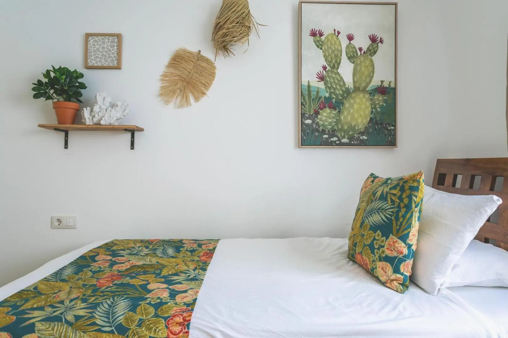 The Beach House - Central Location - Private Plunge Pool - Roof Terrace - 100M To Beach Costa Teguise 0*,  Spain