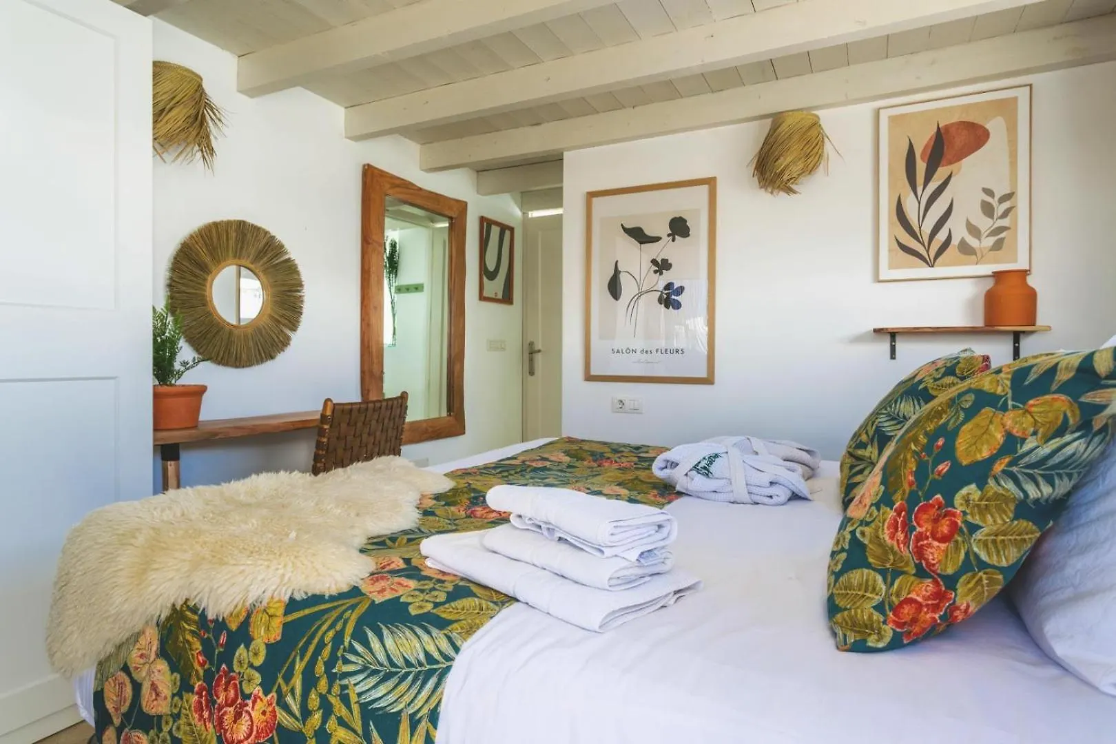 Holiday home The Beach House - Central Location - Private Plunge Pool - Roof Terrace - 100M To Beach Costa Teguise Spain
