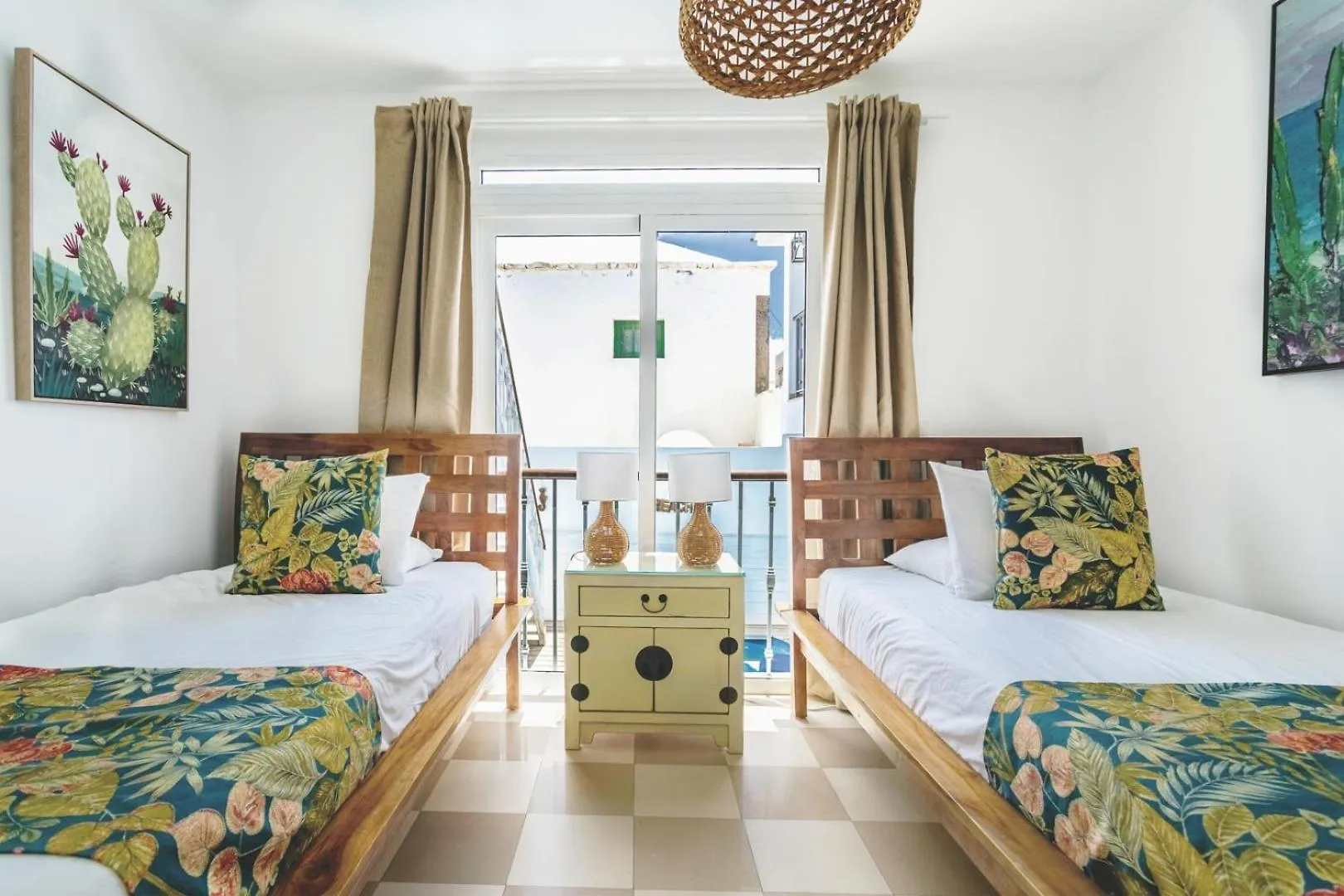 The Beach House - Central Location - Private Plunge Pool - Roof Terrace - 100M To Beach Costa Teguise
