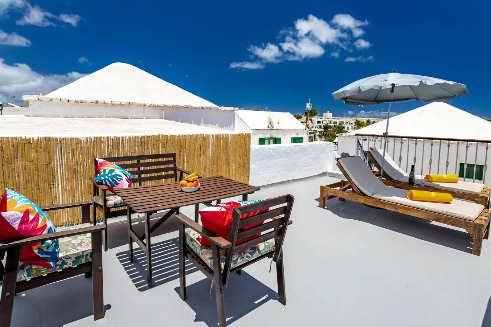 Holiday home The Beach House - Central Location - Private Plunge Pool - Roof Terrace - 100M To Beach Costa Teguise