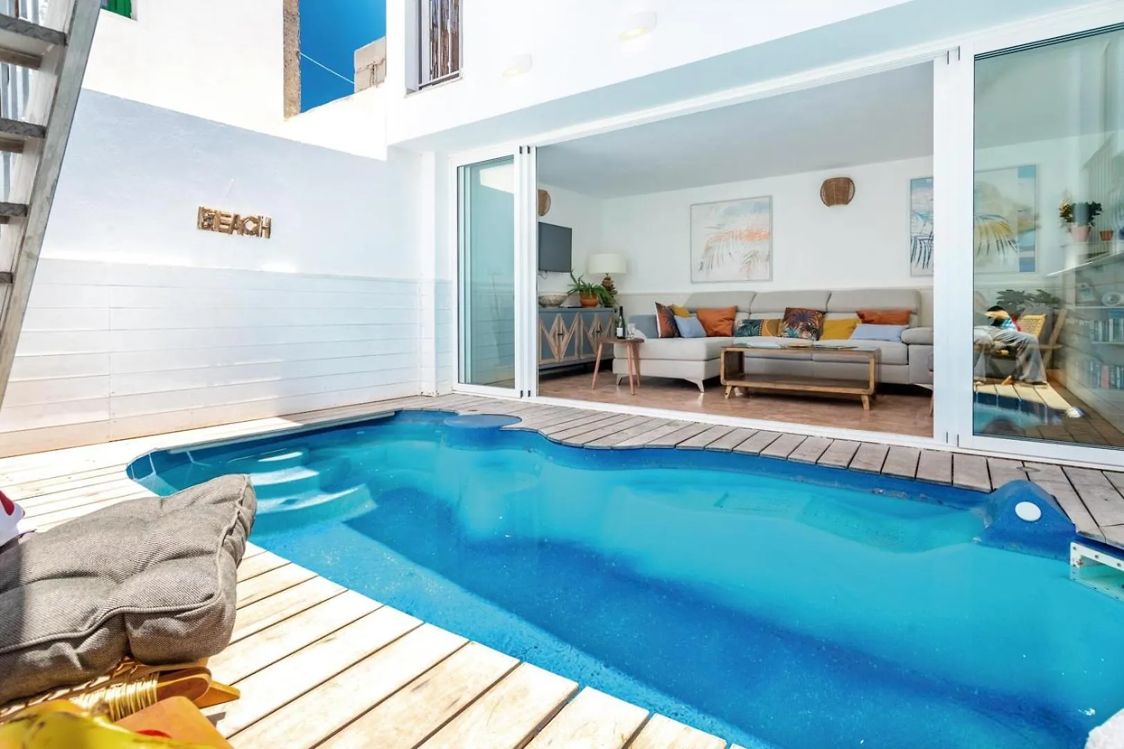 The Beach House - Central Location - Private Plunge Pool - Roof Terrace - 100M To Beach Costa Teguise