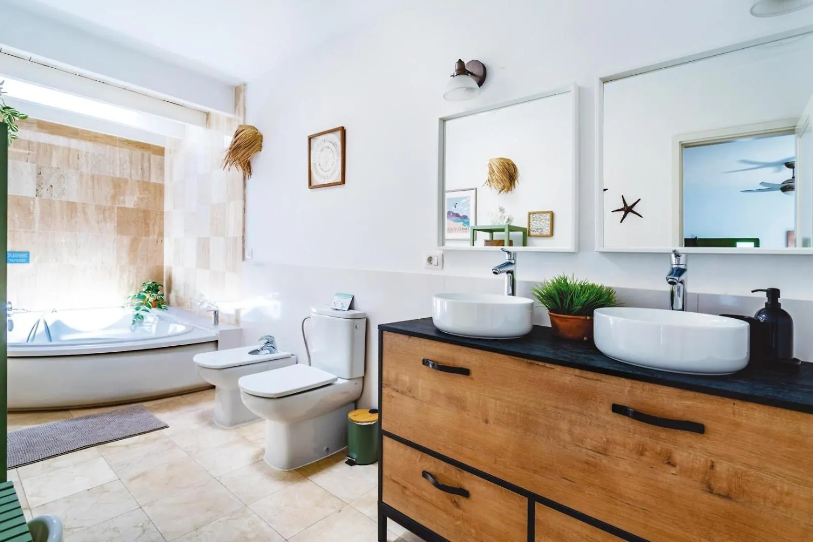 The Beach House - Central Location - Private Plunge Pool - Roof Terrace - 100M To Beach Costa Teguise Holiday home