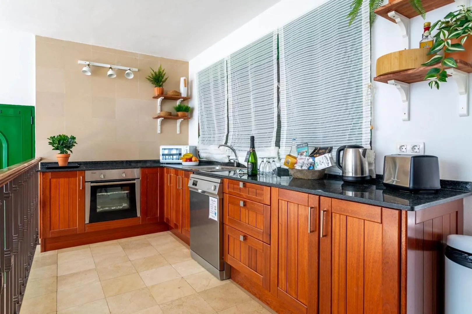 The Beach House - Central Location - Private Plunge Pool - Roof Terrace - 100M To Beach Costa Teguise 0*,