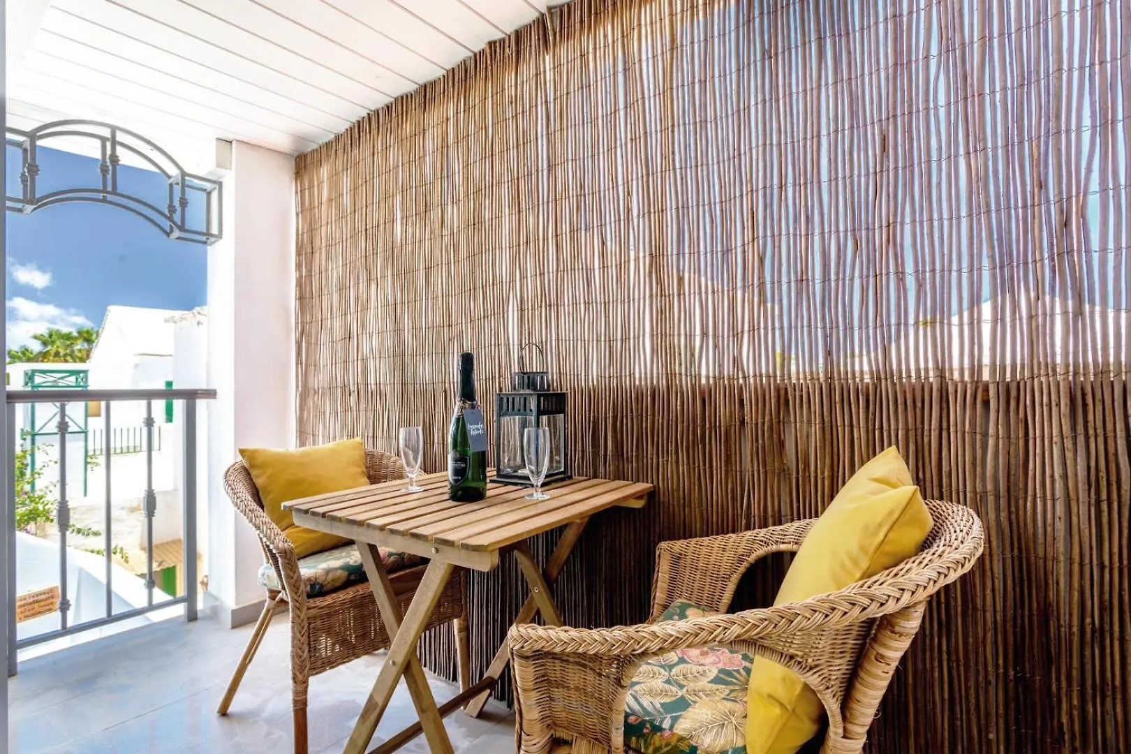 Holiday home The Beach House - Central Location - Private Plunge Pool - Roof Terrace - 100M To Beach Costa Teguise Spain