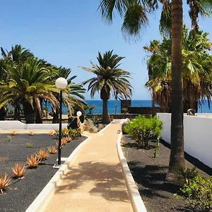 Trinity House En Playa Bastian Costa Teguise